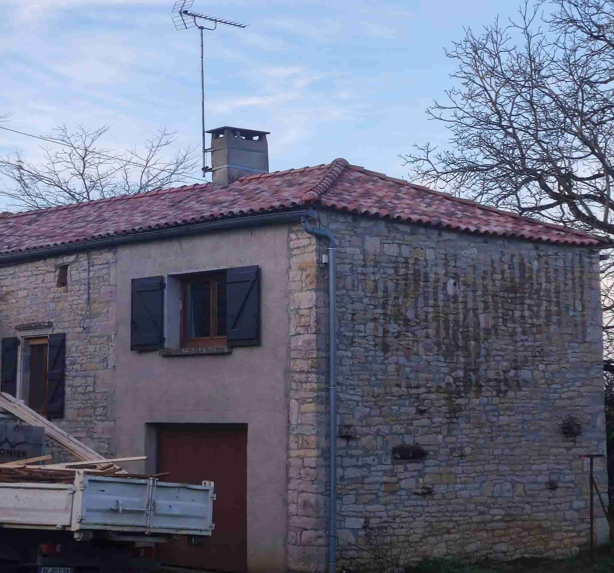 Toiture d'une maison après remplacement