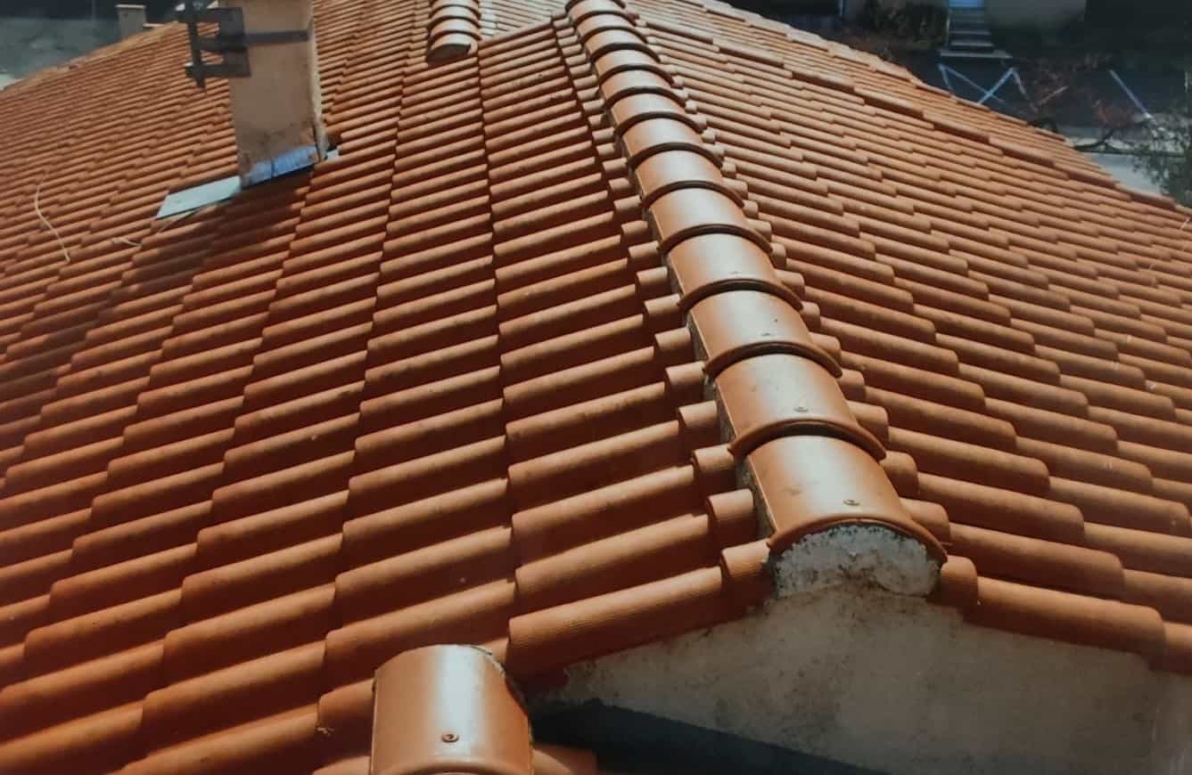 Toiture tuile remise à neuve grâce au nettoyage